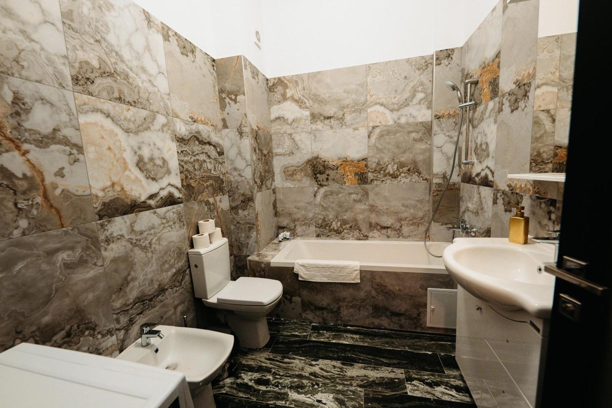 Luxury Cozy Apartments Suceava Bagian luar foto