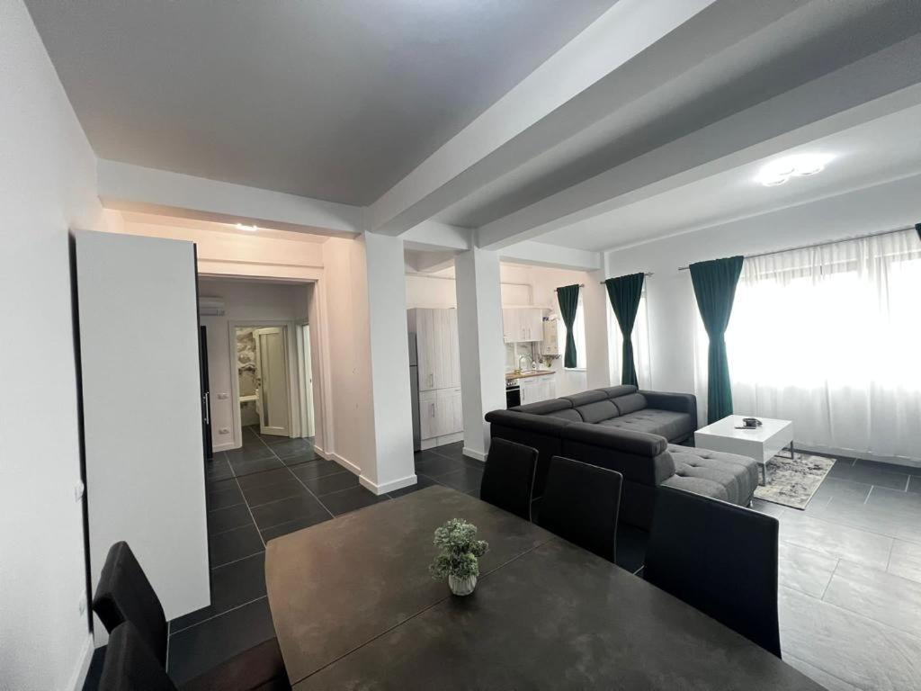 Luxury Cozy Apartments Suceava Bagian luar foto