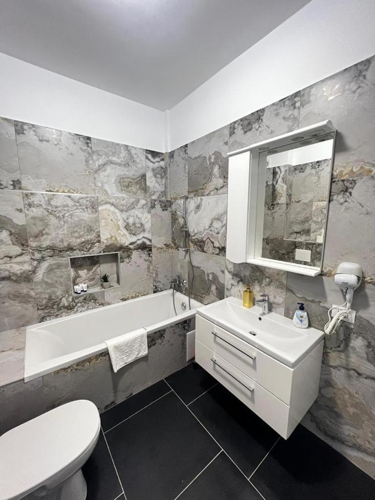 Luxury Cozy Apartments Suceava Bagian luar foto
