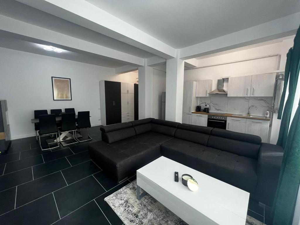 Luxury Cozy Apartments Suceava Bagian luar foto
