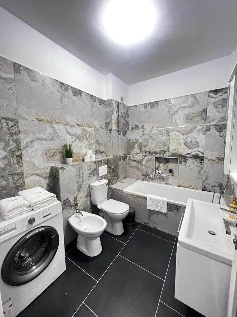 Luxury Cozy Apartments Suceava Bagian luar foto