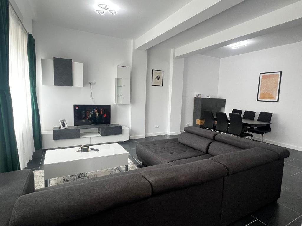 Luxury Cozy Apartments Suceava Bagian luar foto