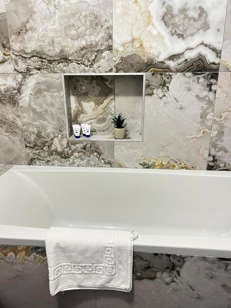 Luxury Cozy Apartments Suceava Bagian luar foto